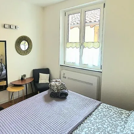 Nelson Apartment *